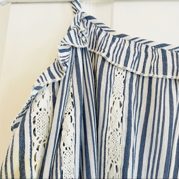 American Eagle blue and white striped chambray off the shoulder top Size Large - Picture 3 of 10